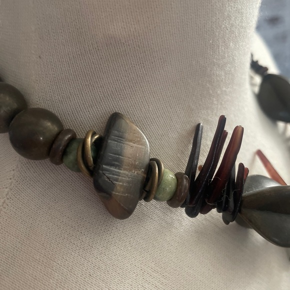 Vintage LES BERNARD Jade and Shell Sratement Necklace Chic Green Brown Choker - Picture 11 of 12
